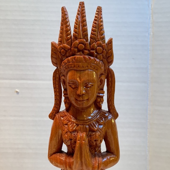 Pair of Hand carved wooden goddesses - Picture 3 of 5